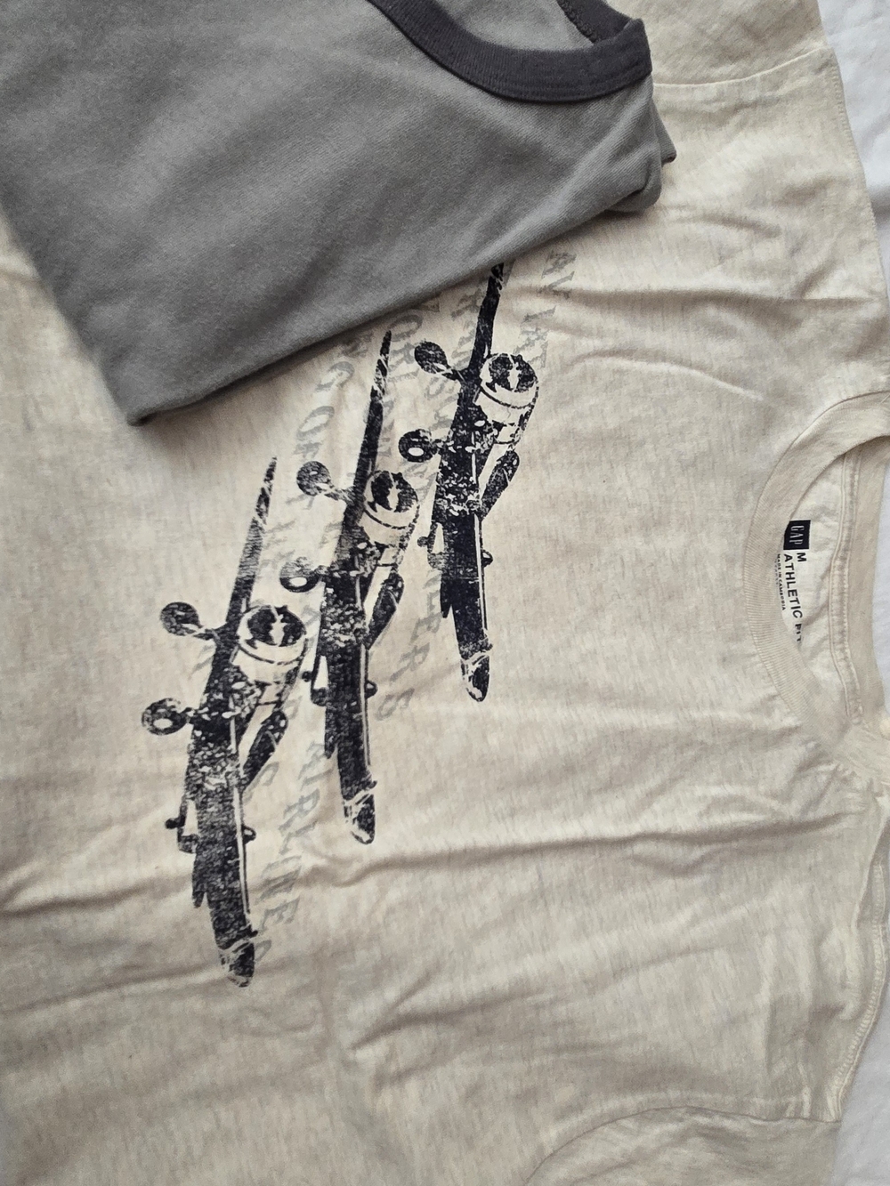 Bundle Of 2 GAP Men's Graphic Plane Tee & Gray Ringer Tee - Cream + Gray - Picture 2 of 4